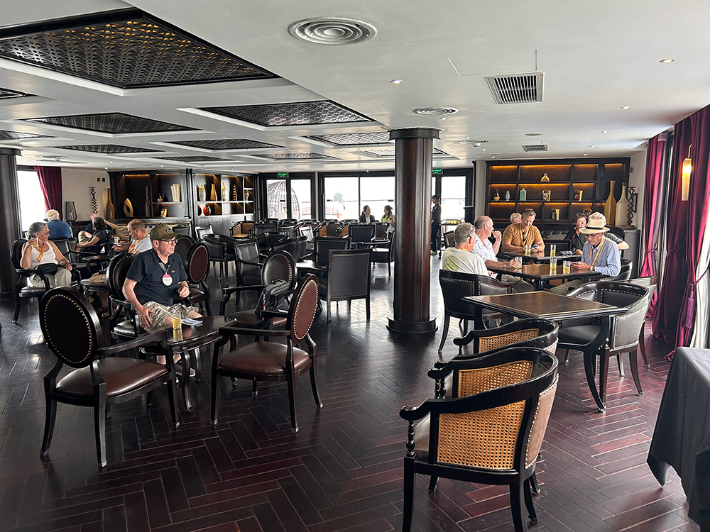 cruise ship dining
