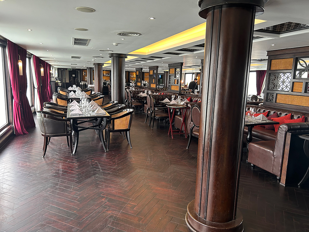 cruise ship dining