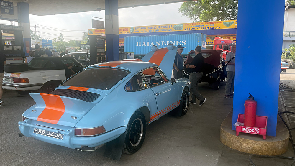 Gassing up the Porsche