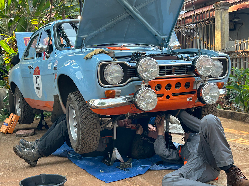 escort up on jack stands