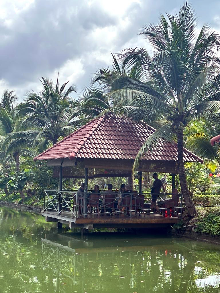 lunch hut
