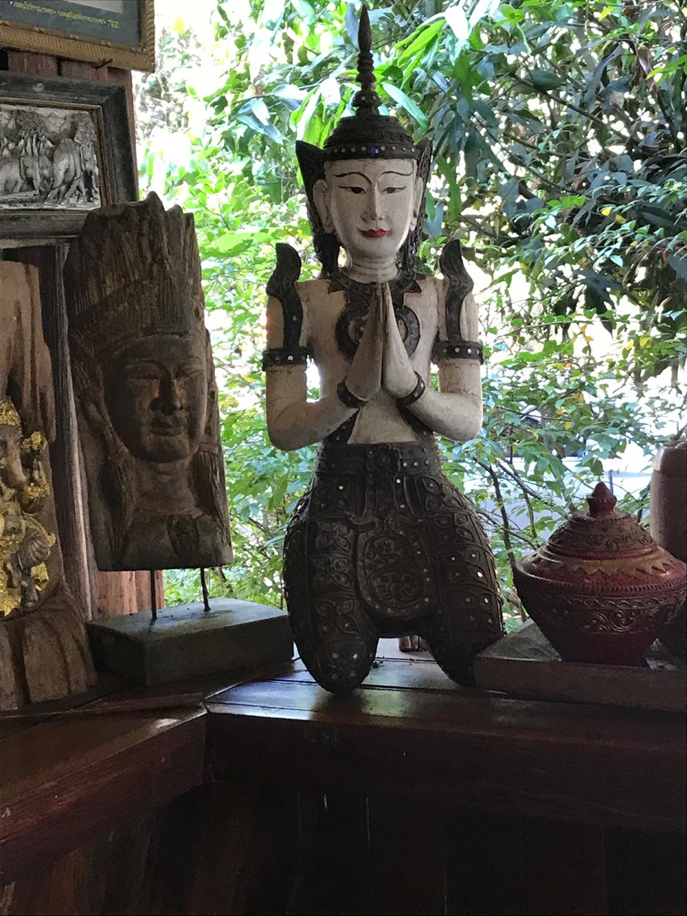 praying statue
