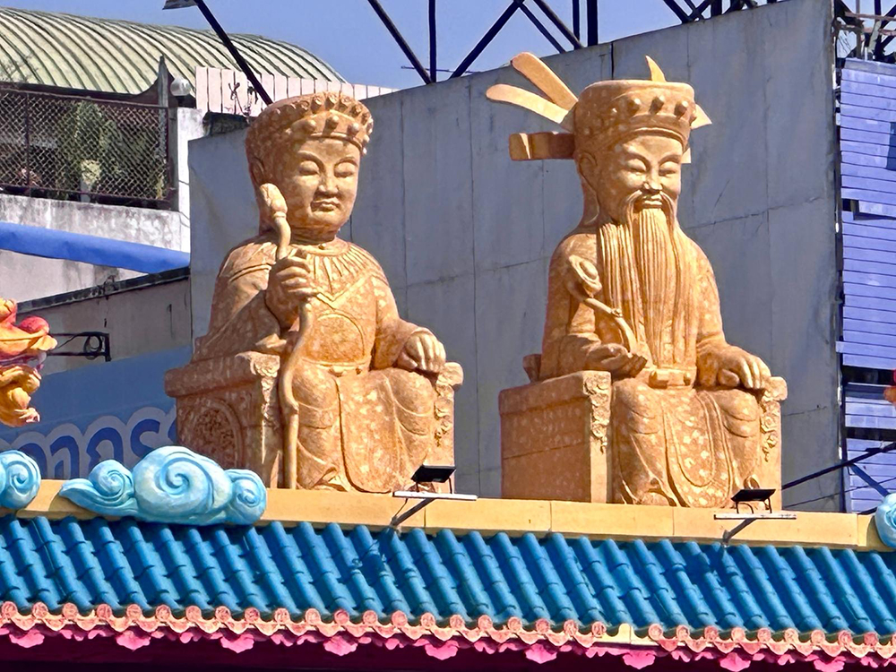 Rooftop Onlookers