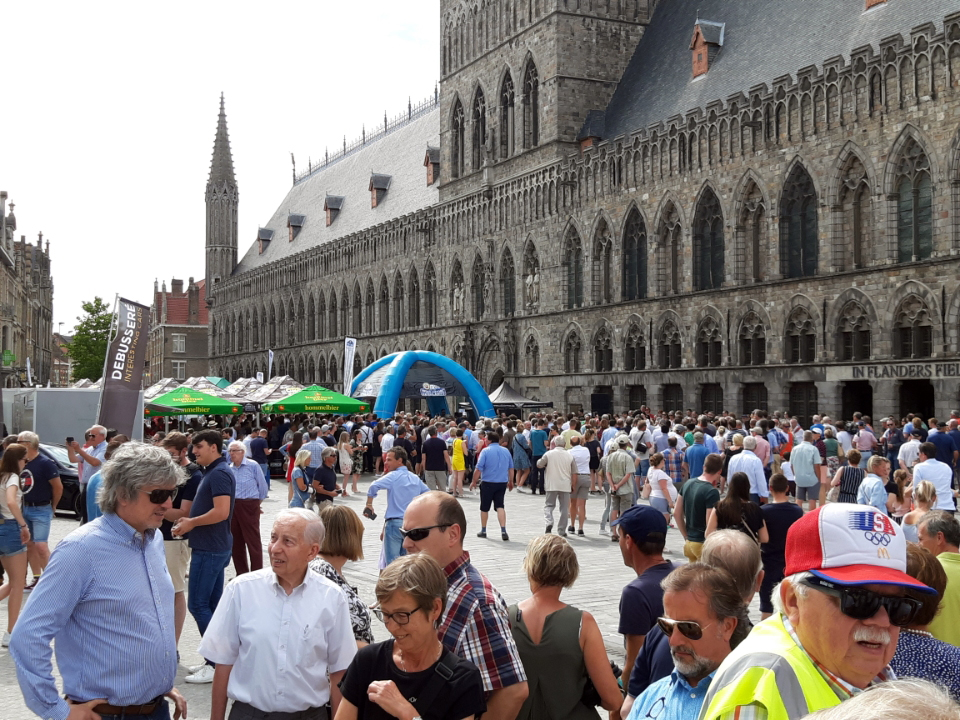 Crowd Greeting at Ypres